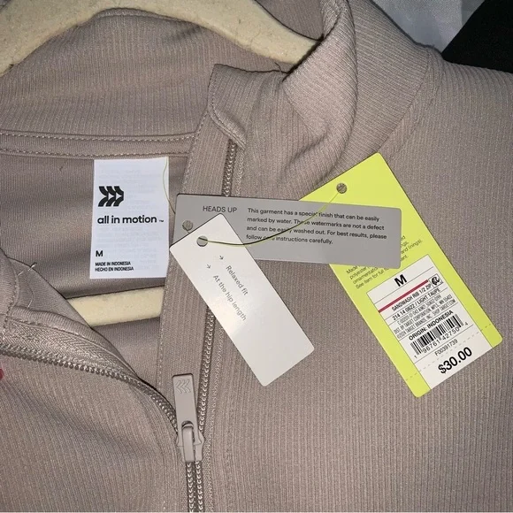 NWT “ALL IN MOTION” women’s half zip sweatshirt, size medium - Picture 4 of 7